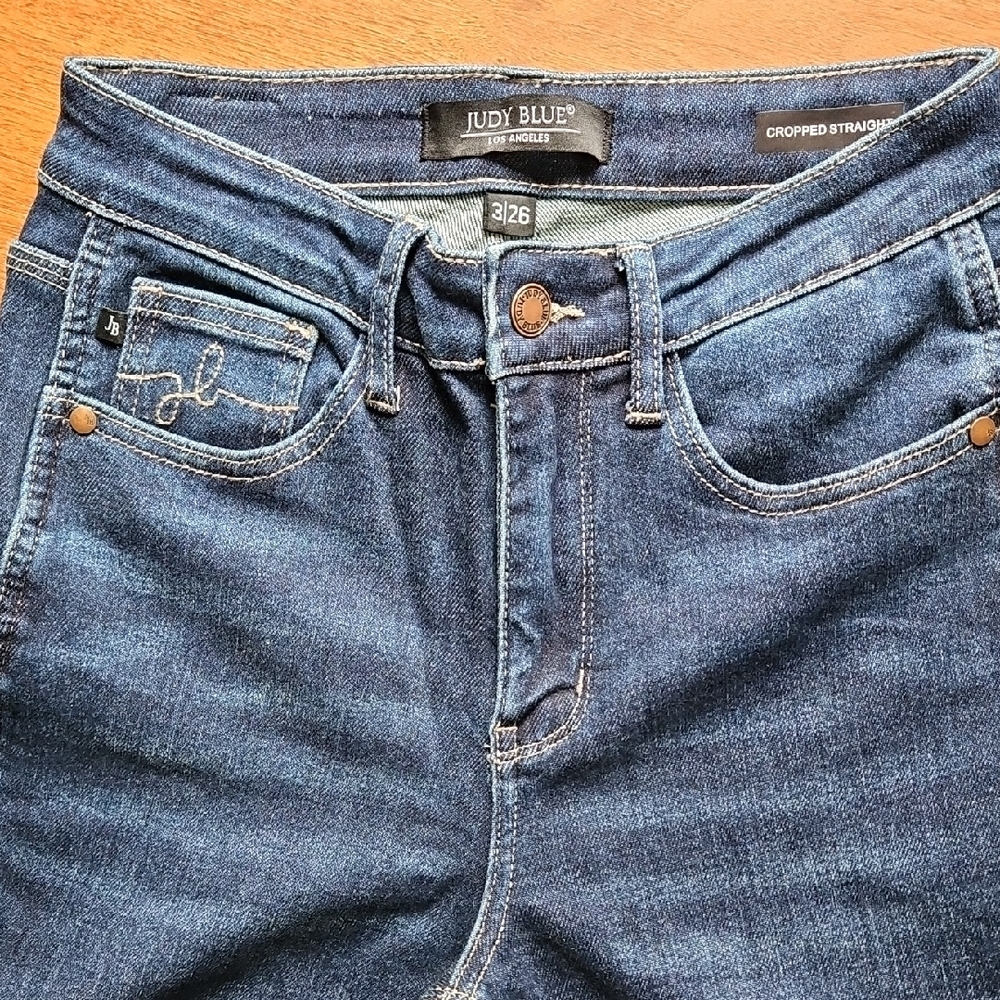 Judy Blue Cropped Straight Jeans in Dark Blue Denim